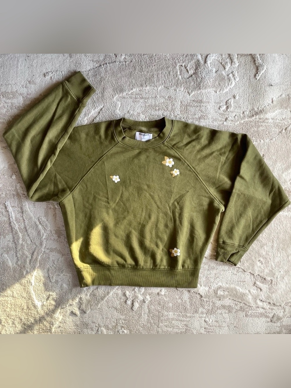 Old Navy Embroidered Daisy Raglan Sweatshirt in Olive Green XS